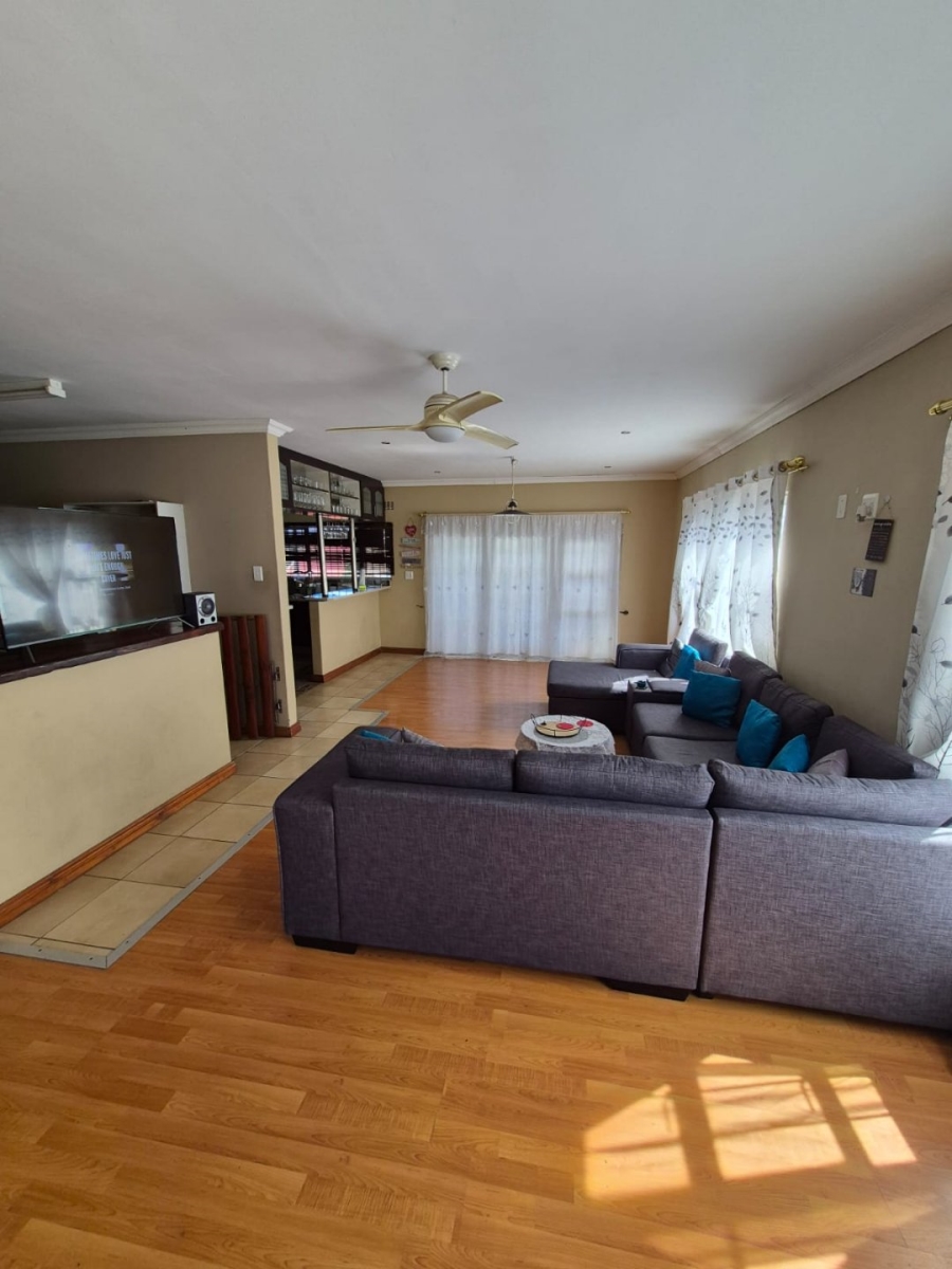 5 Bedroom Property for Sale in Haven Hills Eastern Cape